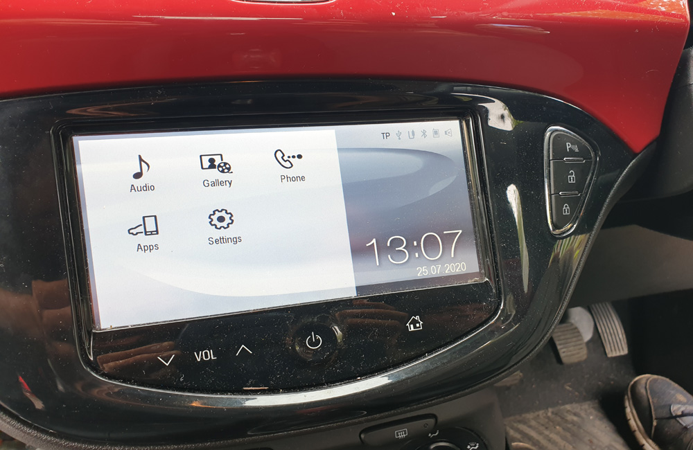 Vauxhall Adam Rocks Air CD head unit